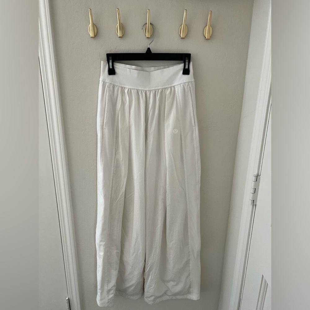 Lululemon White Wide Leg Pants, Sz 6